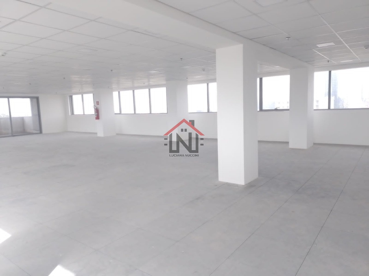 Aluguel de Conjunto Comercial de Alto Padrão em São Paulo-SP, Jardim Caravelas: 1 Sala, 2 Banheiros, 9 Vagas de Garagem, 316,04 m².