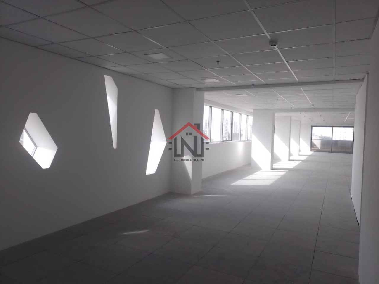 Aluguel de Conjunto Comercial de Alto Padrão em São Paulo-SP, Jardim Caravelas: 1 Sala, 2 Banheiros, 9 Vagas de Garagem, 316,04 m².