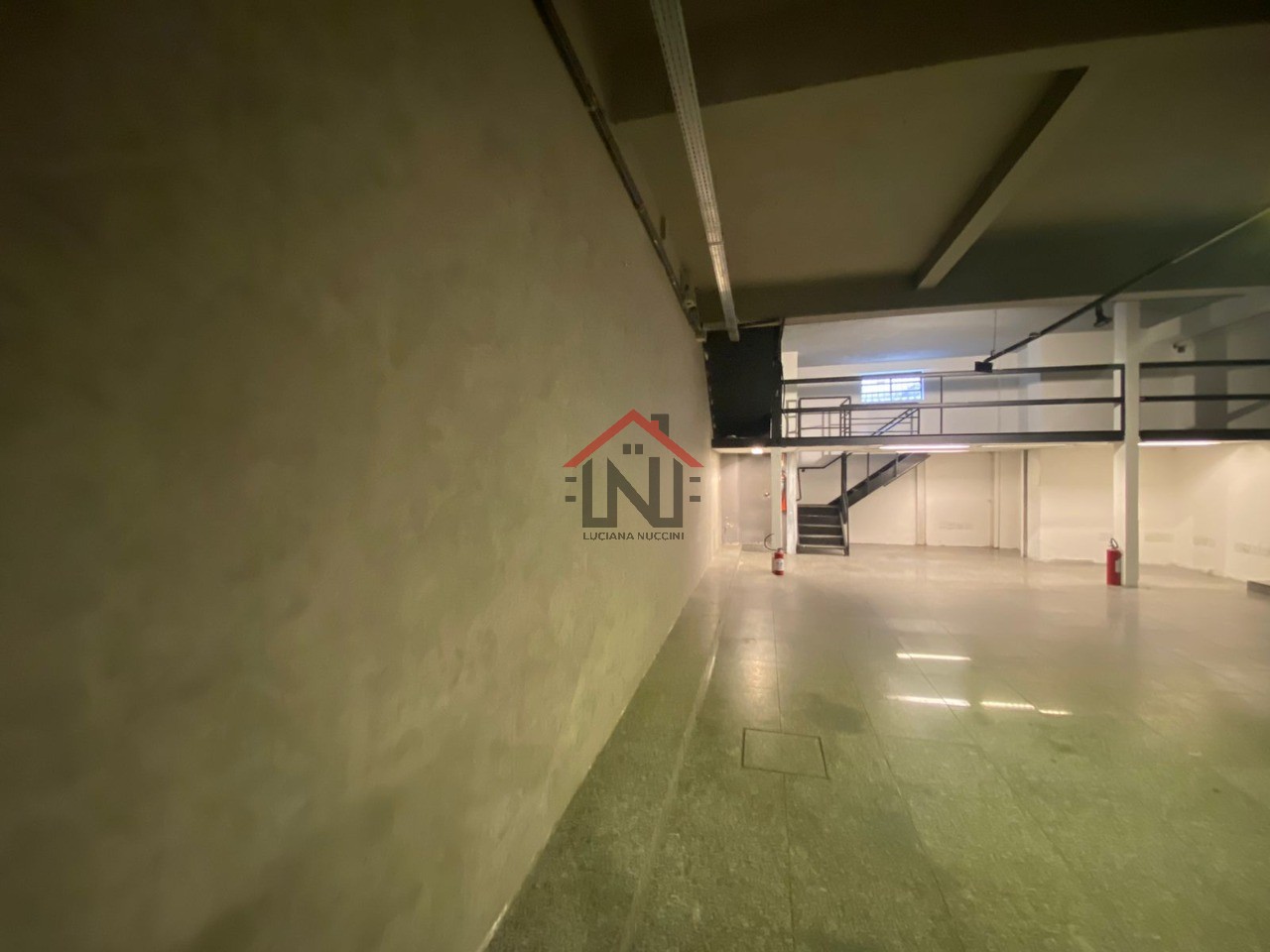 Excelente oportunidade de locação: Ponto Comercial no Centro de SP, 1 sala, 1 banheiro, 197m² de área!