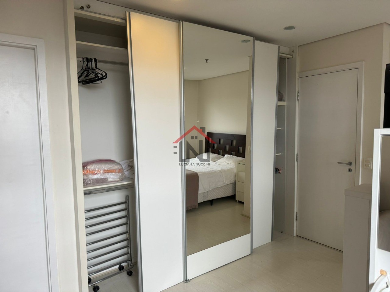 Apartamento de Luxo no Itaim Bibi, São Paulo-SP: 1 Quarto, 1 Sala, 2 Banheiros, 2 Vagas de Garagem!