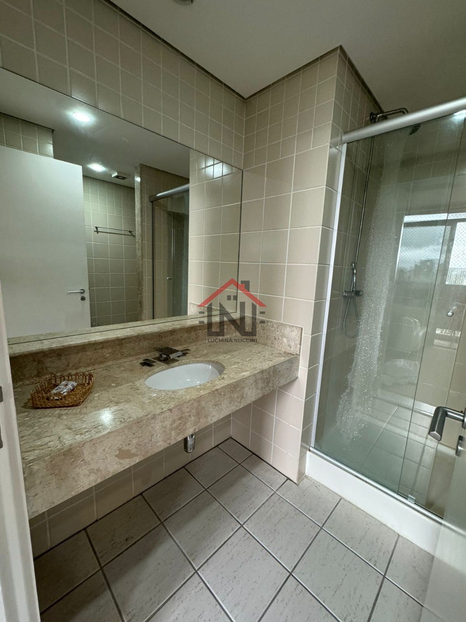 Apartamento de Luxo no Itaim Bibi, São Paulo-SP: 1 Quarto, 1 Sala, 2 Banheiros, 2 Vagas de Garagem!