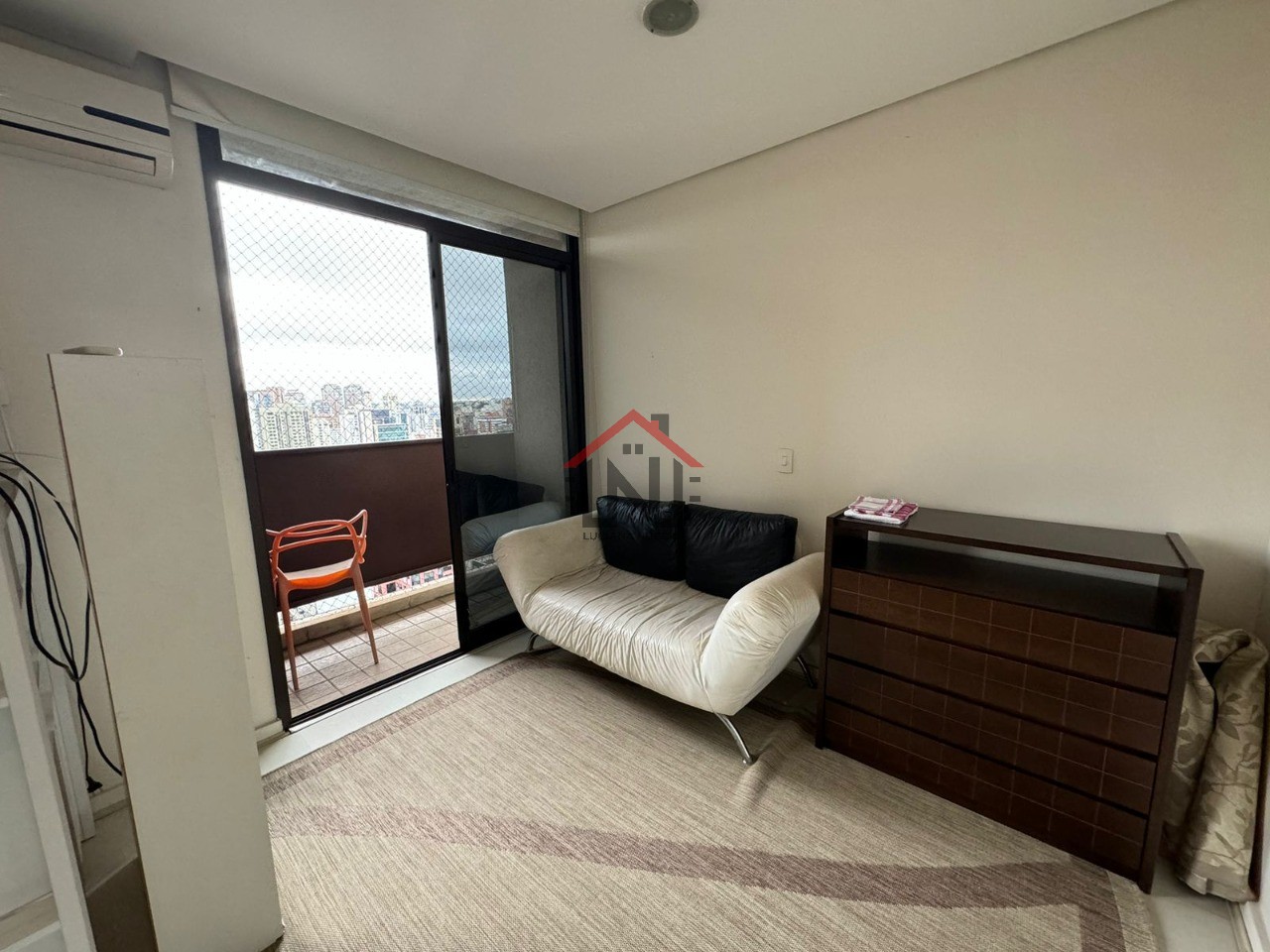 Apartamento de Luxo no Itaim Bibi, São Paulo-SP: 1 Quarto, 1 Sala, 2 Banheiros, 2 Vagas de Garagem!