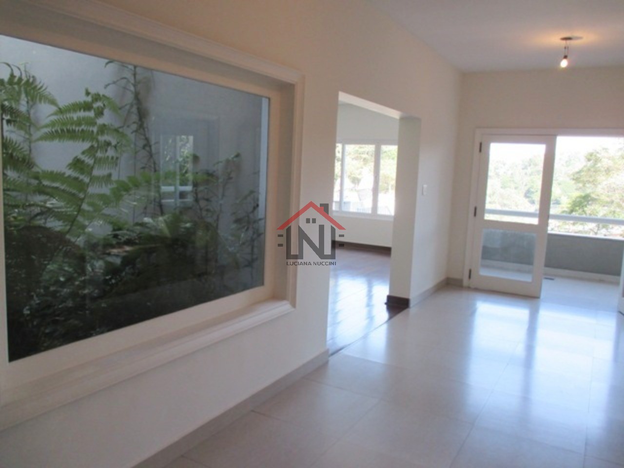 Imóvel Exclusivo no Morumbi: Casa de Luxo com 4 Quartos, 3 Suítes, 3 Salas e 10 Vagas de Garagem. Confira!