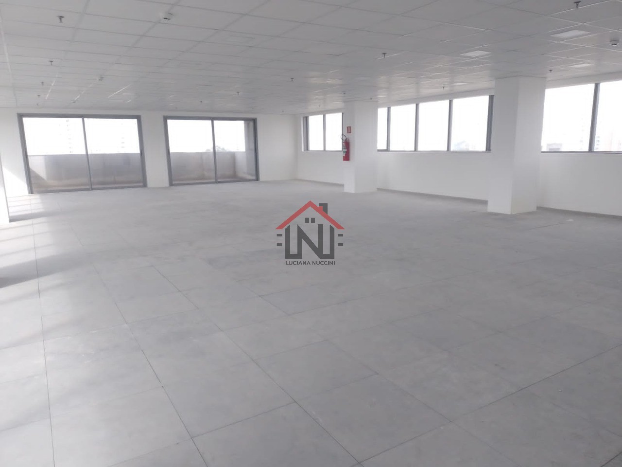 Aluguel de Conjunto Comercial de Alto Padrão em São Paulo-SP, Jardim Caravelas: 1 Sala, 2 Banheiros, 9 Vagas de Garagem, 316,04 m².
