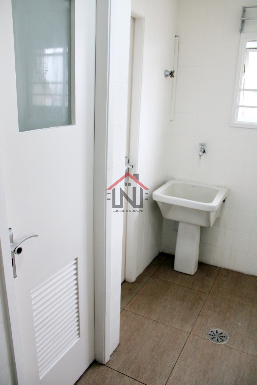 Imperdível oportunidade de adquirir apartamento de luxo na Vila Olímpia, SP: 3 quartos, 1 suíte, 4 banheiros, 2 vagas de garagem, 205 m².