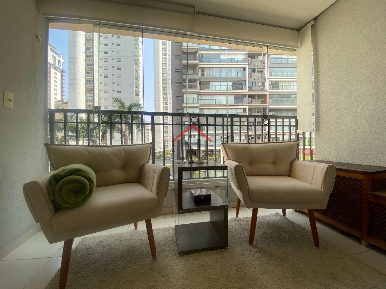 Apartamento de Luxo para Locação em Pinheiros - São Paulo-SP: 2 Quartos, 1 Suíte, 2 Banheiros, 2 Vagas, 68m² de Área.