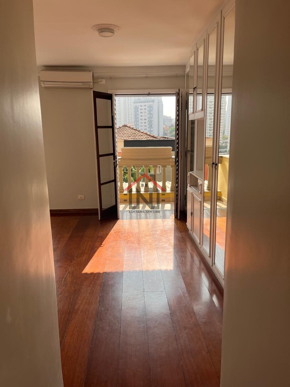 Casa para locação em São Paulo-SP, bairro Cambuci: 4 quartos, 3 suítes, 2 salas, 1 banheiro, 1 vaga, 150m². Venha conferir!