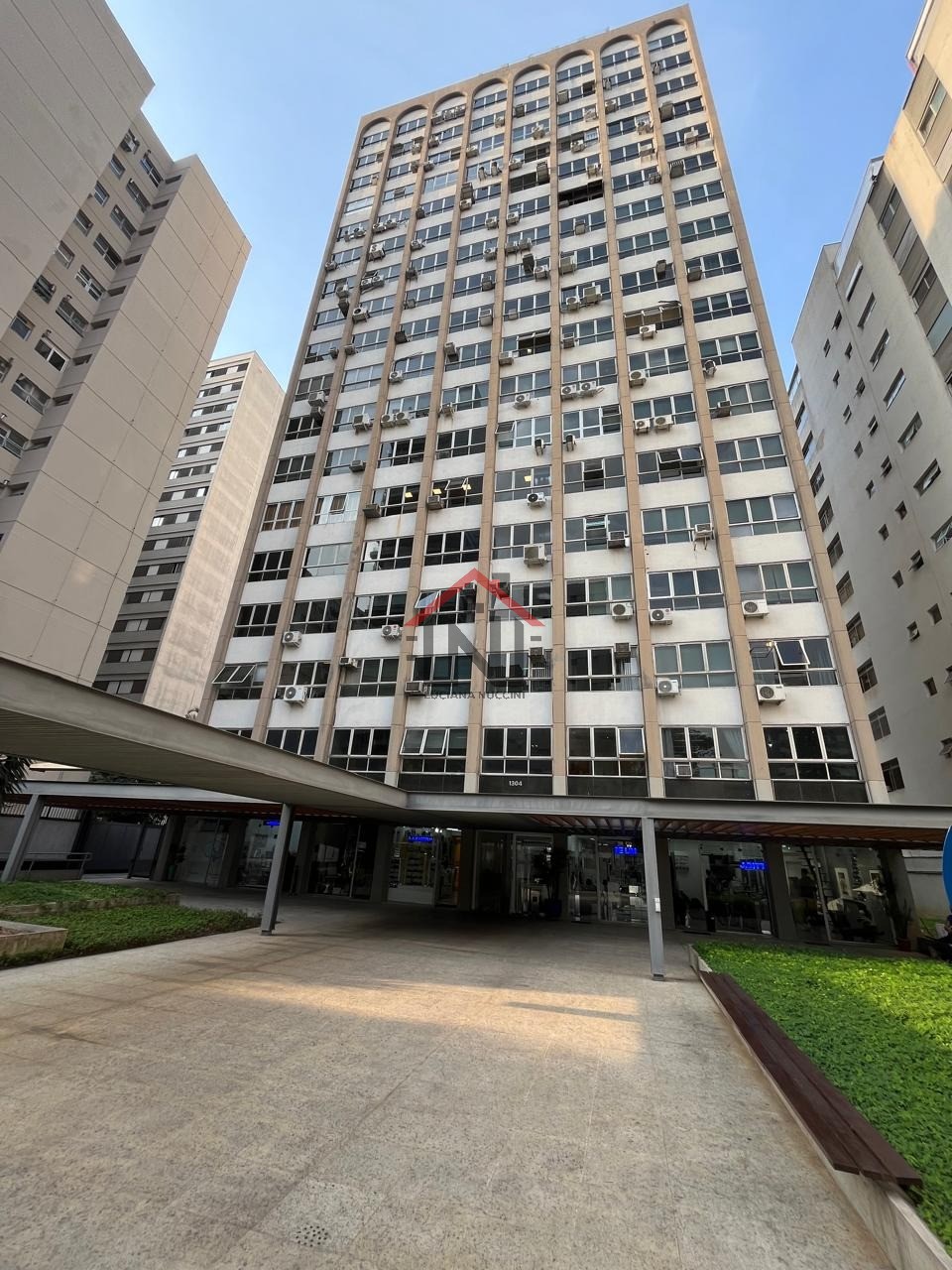 Conjunto Comercial de Alto Padrão para Locação no Jardim Paulista, São Paulo-SP: 5 Salas, 2 Banheiros, 2 Vagas - 58,79m².