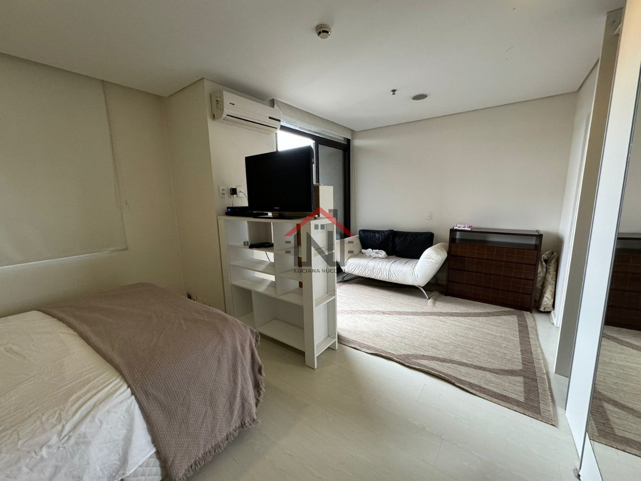 Apartamento de Luxo no Itaim Bibi, São Paulo-SP: 1 Quarto, 1 Sala, 2 Banheiros, 2 Vagas de Garagem!