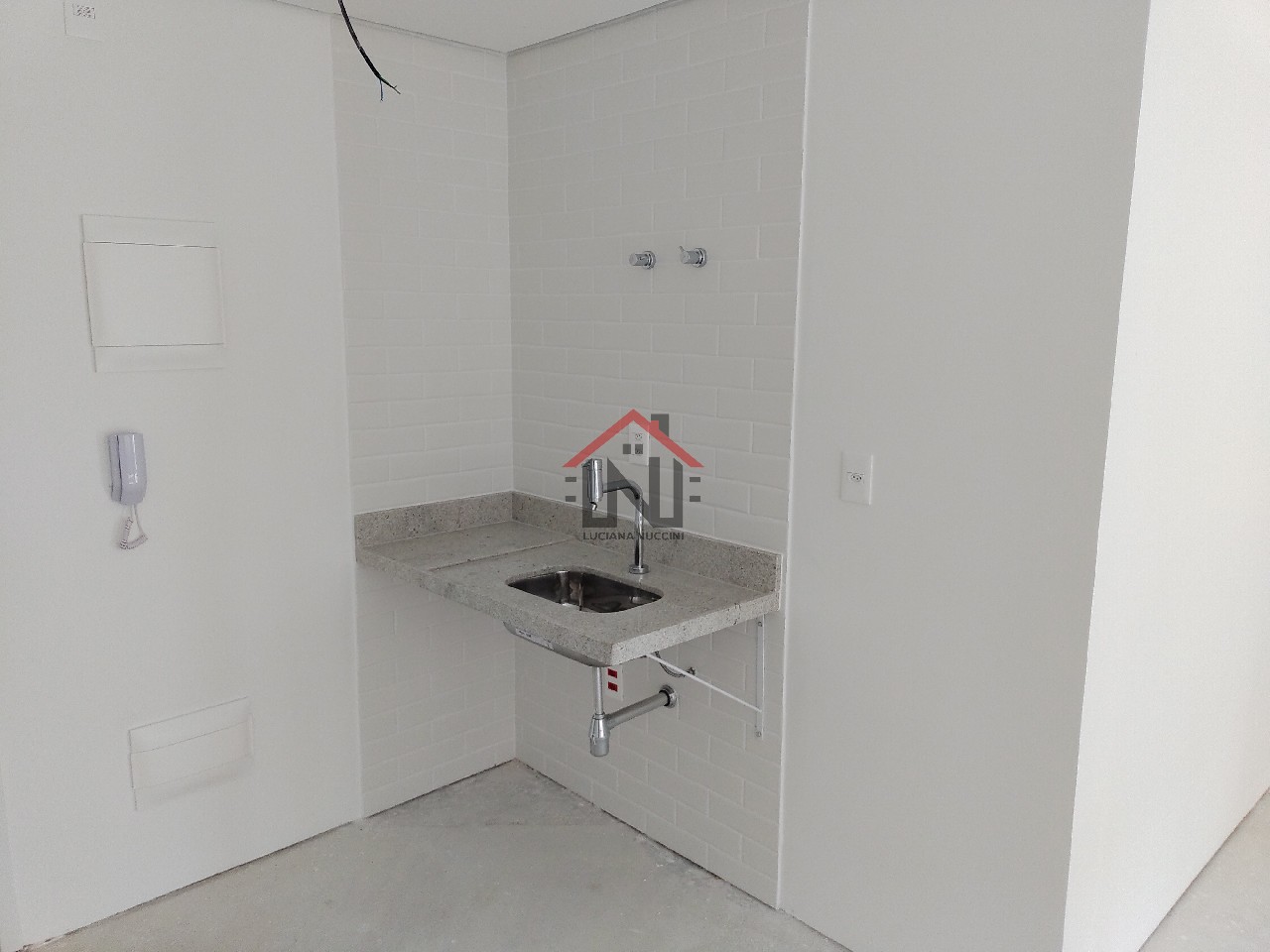 Studio residencial para Venda e Locação Indianópolis, São Paulo 1 dormitório sendo 1 suíte, 1 banheiro 42,00 m² construída, 42,00 m² útil