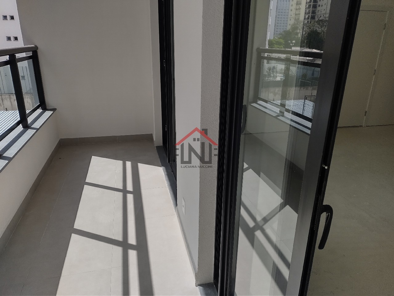 Studio residencial para Venda e Locação Indianópolis, São Paulo 1 dormitório sendo 1 suíte, 1 banheiro 42,00 m² construída, 42,00 m² útil