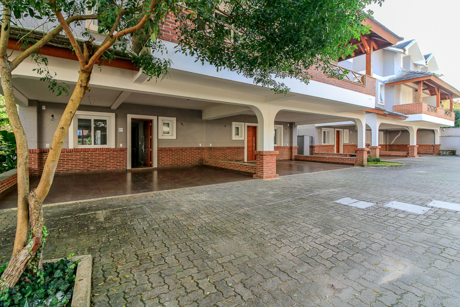 Casa, 3 quartos, 241 m² - Foto 2