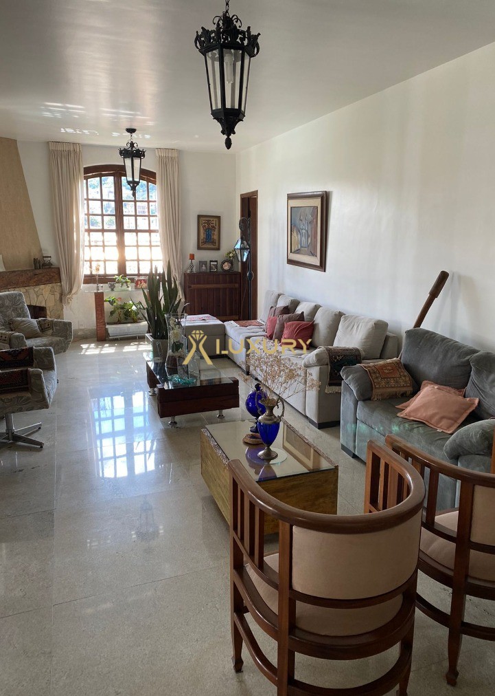 Casa à venda com 4 quartos, 394m² - Foto 1