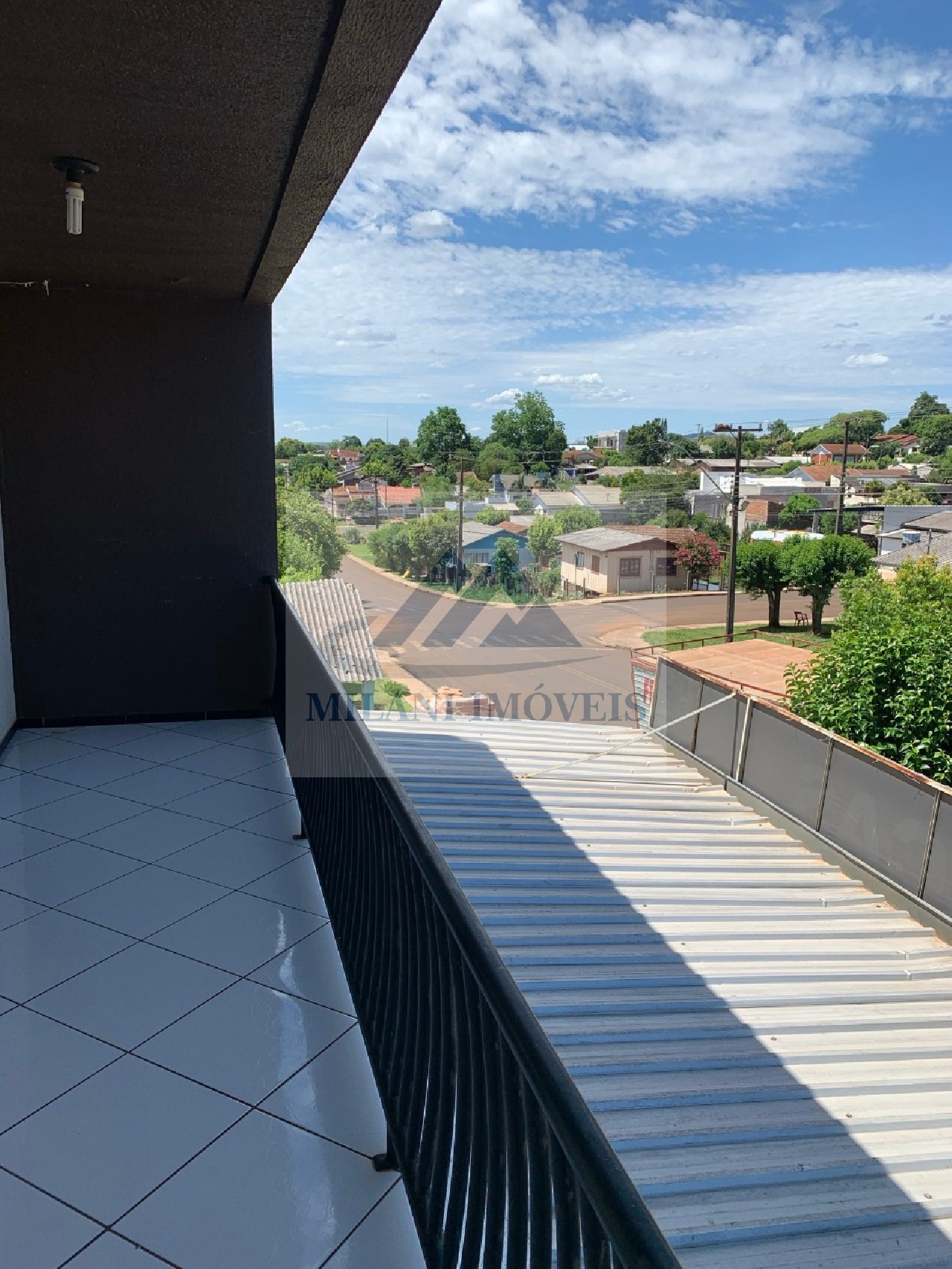 Imóvel com 2 andares à venda!! 3 quartos (1 suíte), 1 sala ,