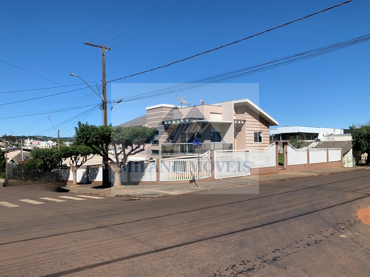 Casa à venda!!! 3 quartos sendo 1 suíte, 2 salas, 3 banheiro