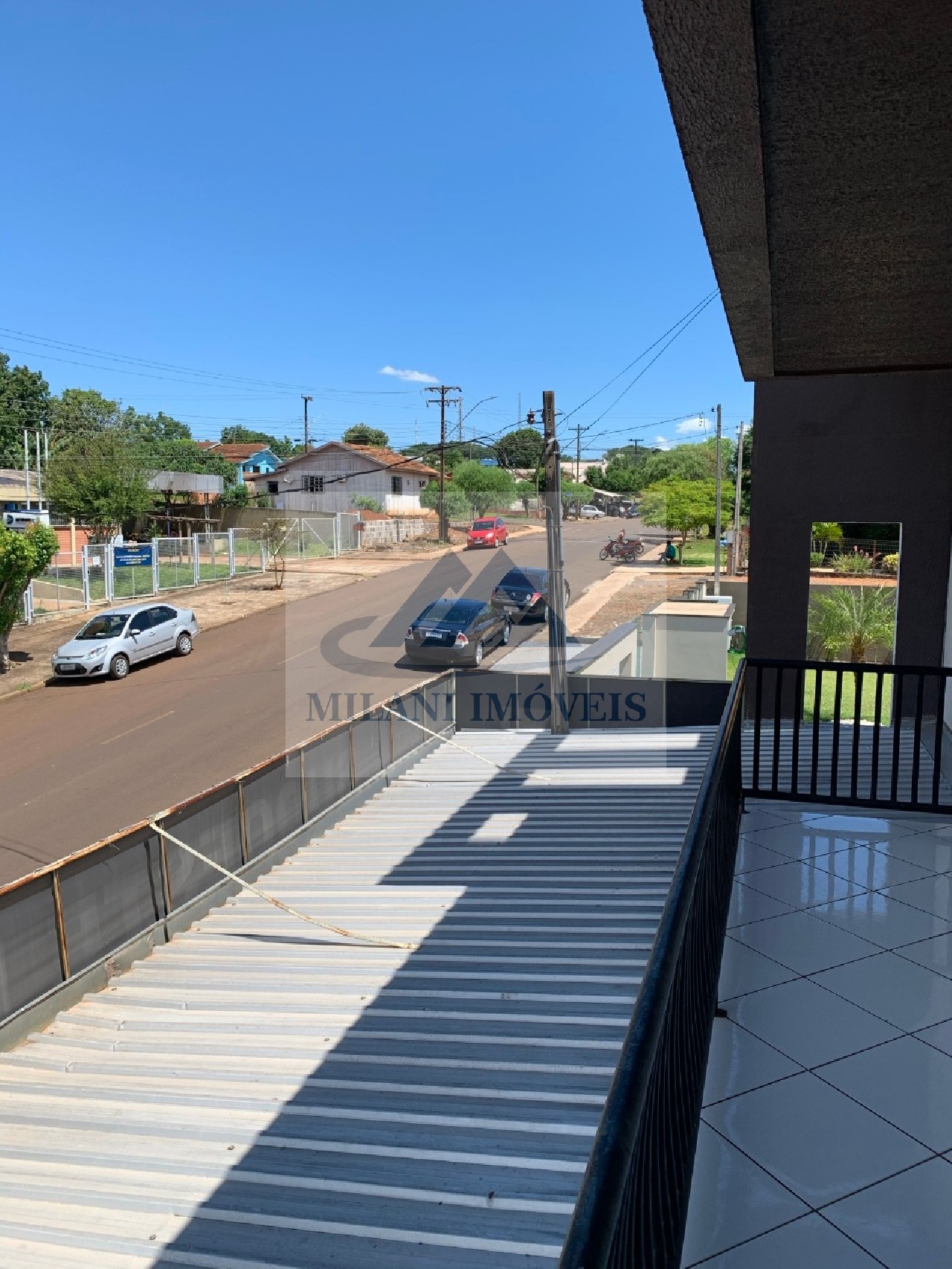 Imóvel com 2 andares à venda!! 3 quartos (1 suíte), 1 sala ,