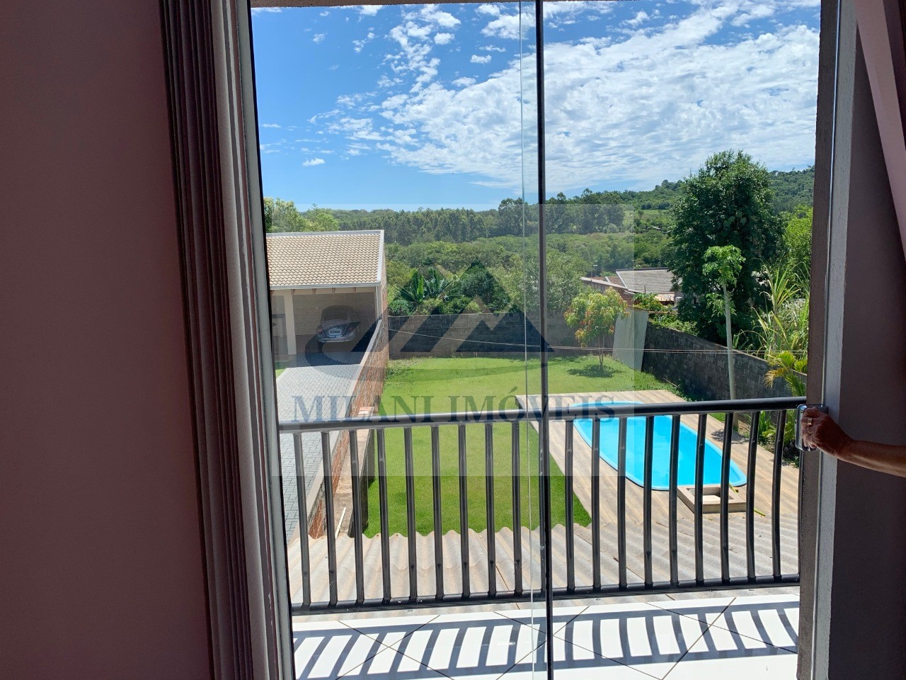 Imóvel com 2 andares à venda!! 3 quartos (1 suíte), 1 sala ,