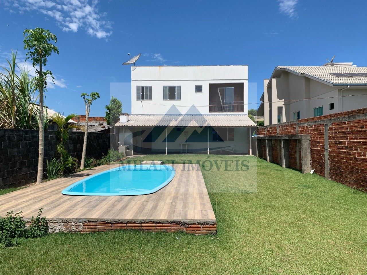 Imóvel com 2 andares à venda!! 3 quartos (1 suíte), 1 sala ,