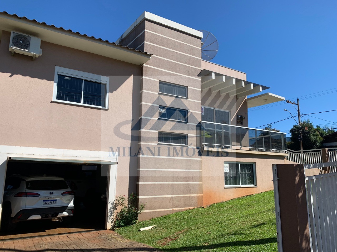 Casa à venda!!! 3 quartos sendo 1 suíte, 2 salas, 3 banheiro