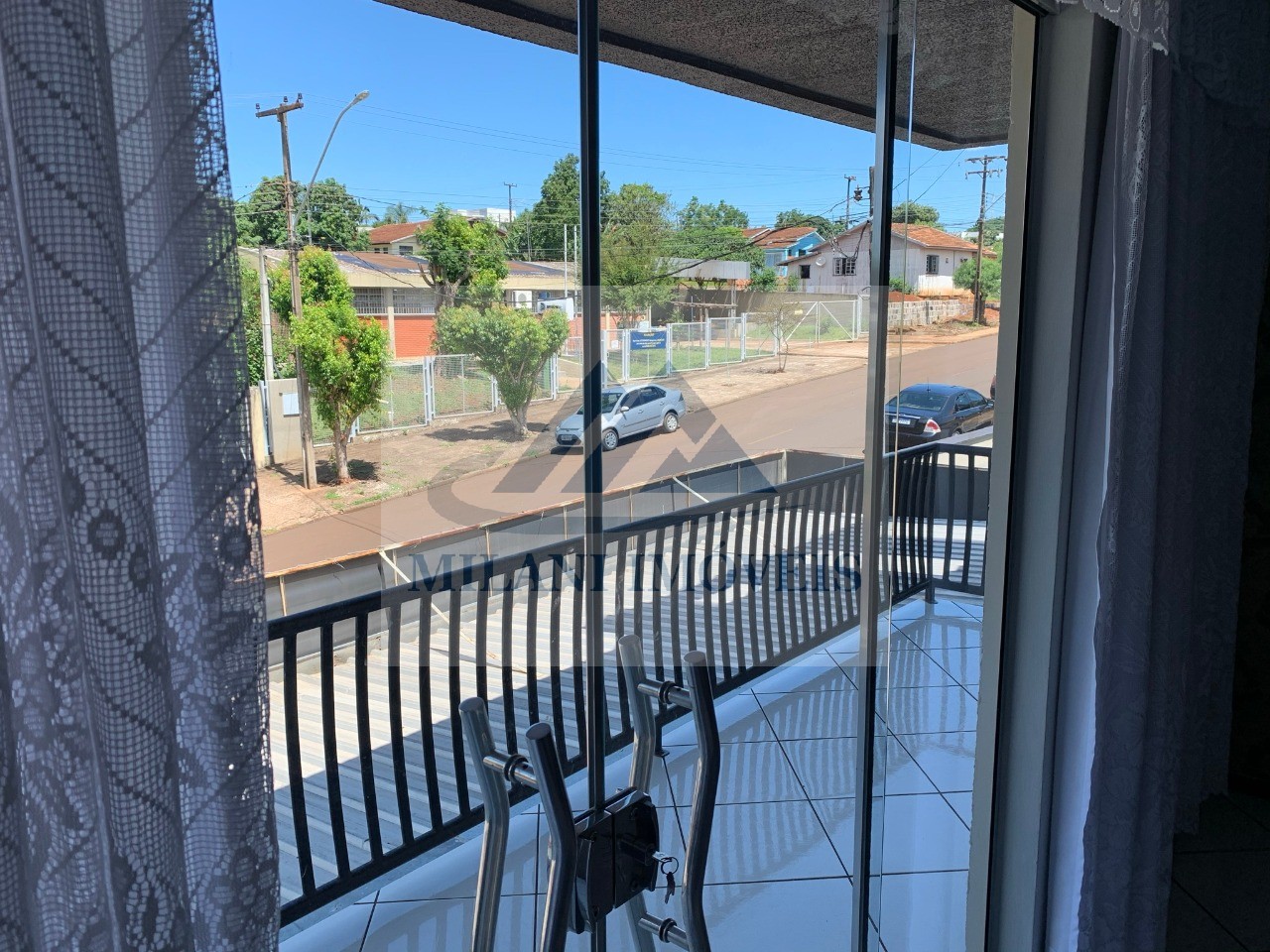 Imóvel com 2 andares à venda!! 3 quartos (1 suíte), 1 sala ,