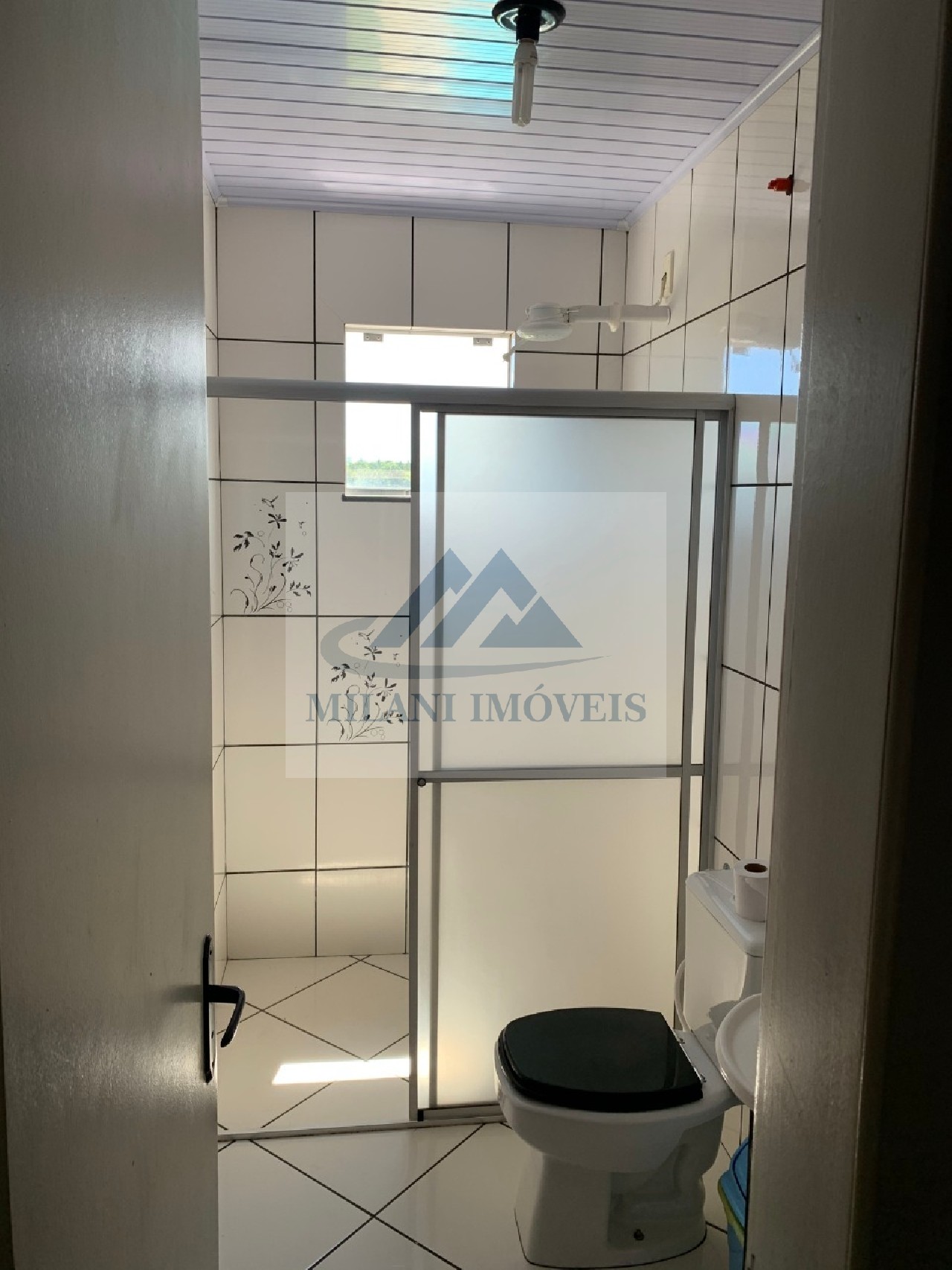 Imóvel com 2 andares à venda!! 3 quartos (1 suíte), 1 sala ,