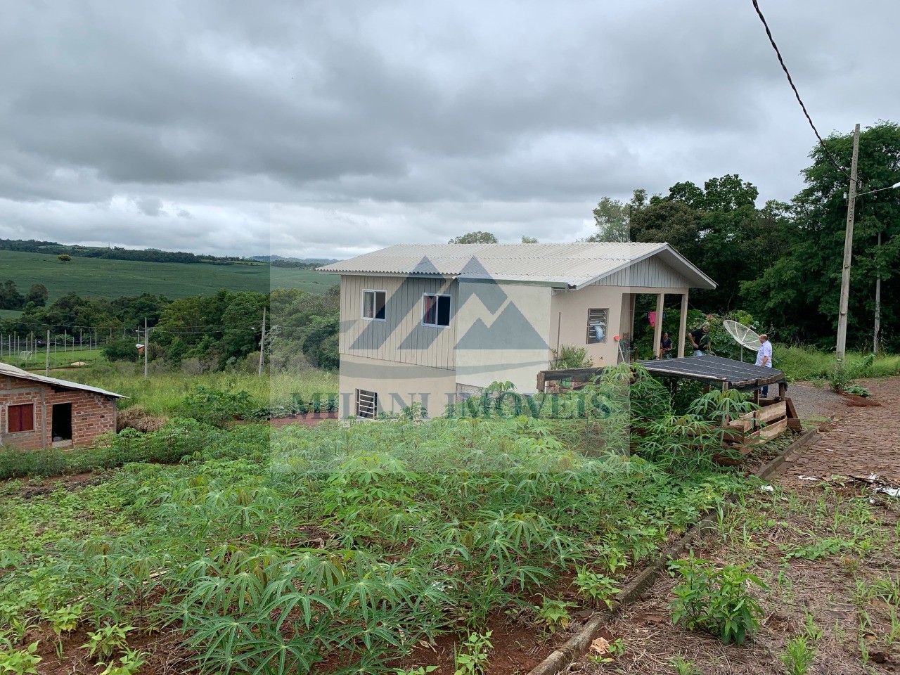Casa com edificação mista à venda!!!! 2 dormitórios, 1 sala,