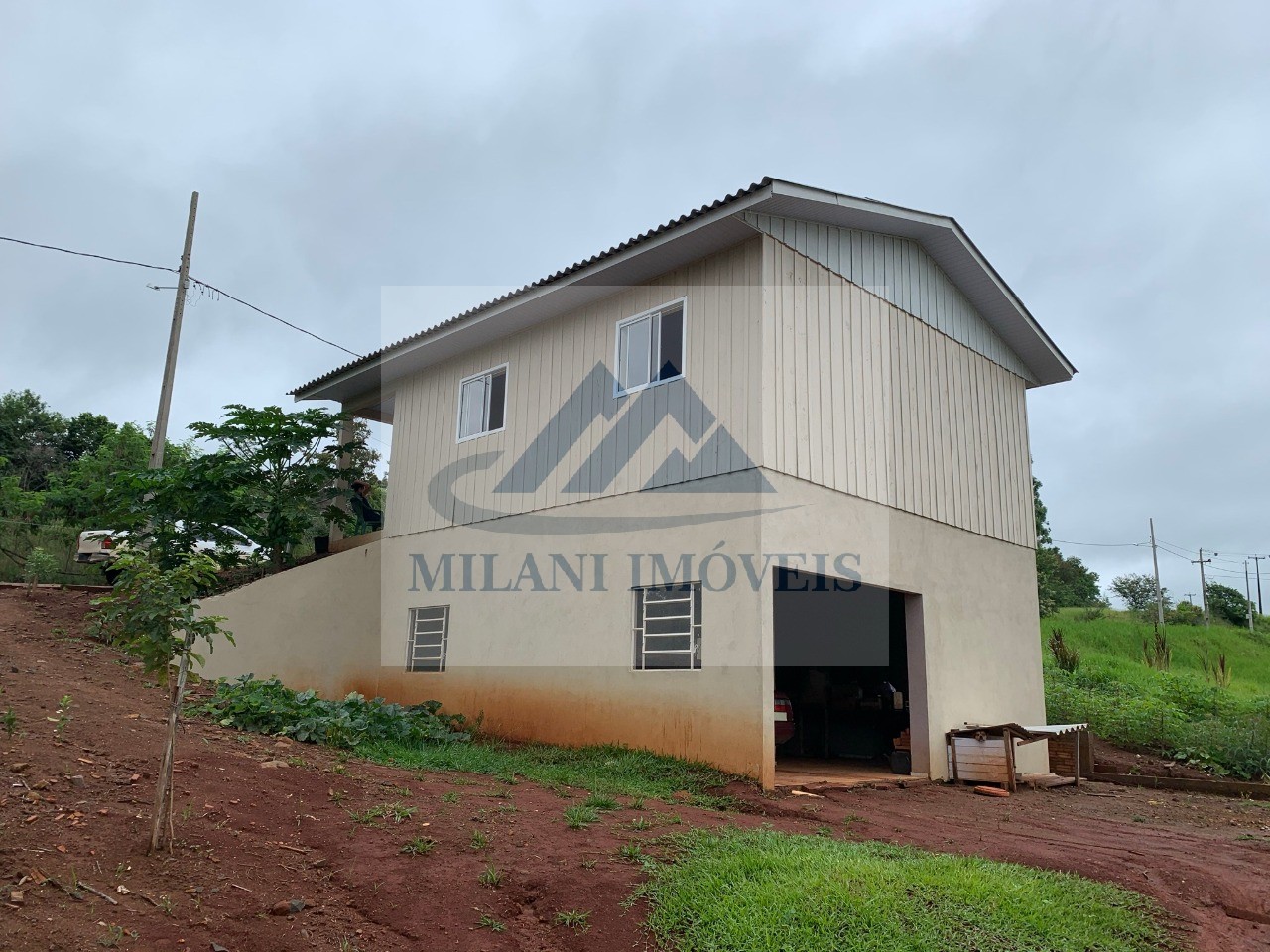 Casa com edificação mista à venda!!!! 2 dormitórios, 1 sala,