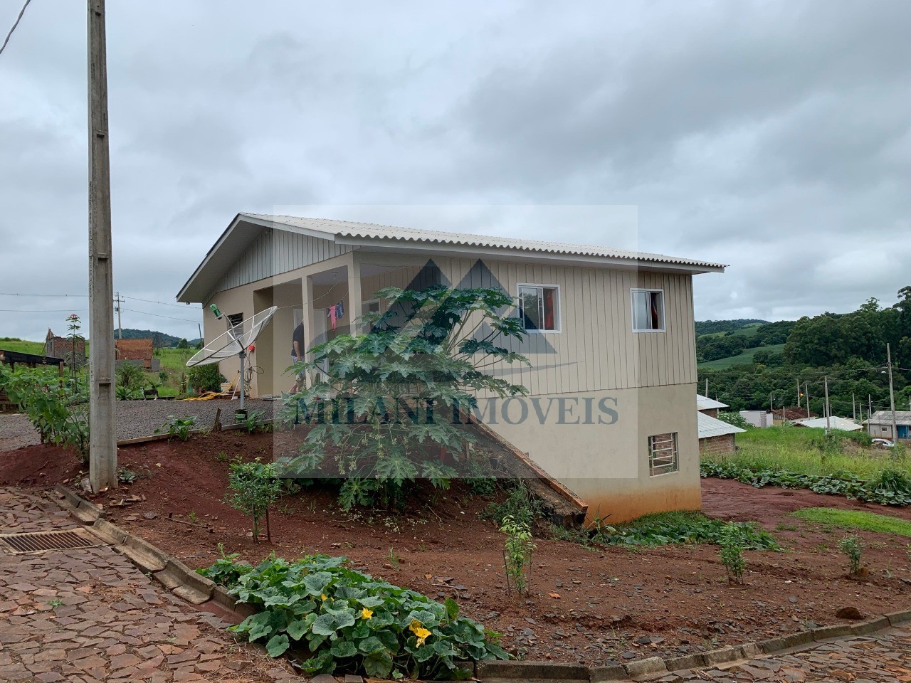 Casa com edificação mista à venda!!!! 2 dormitórios, 1 sala,
