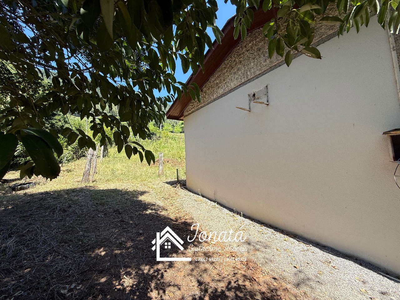 Imperdível oportunidade de adquirir casa com 3 quartos e 2 v