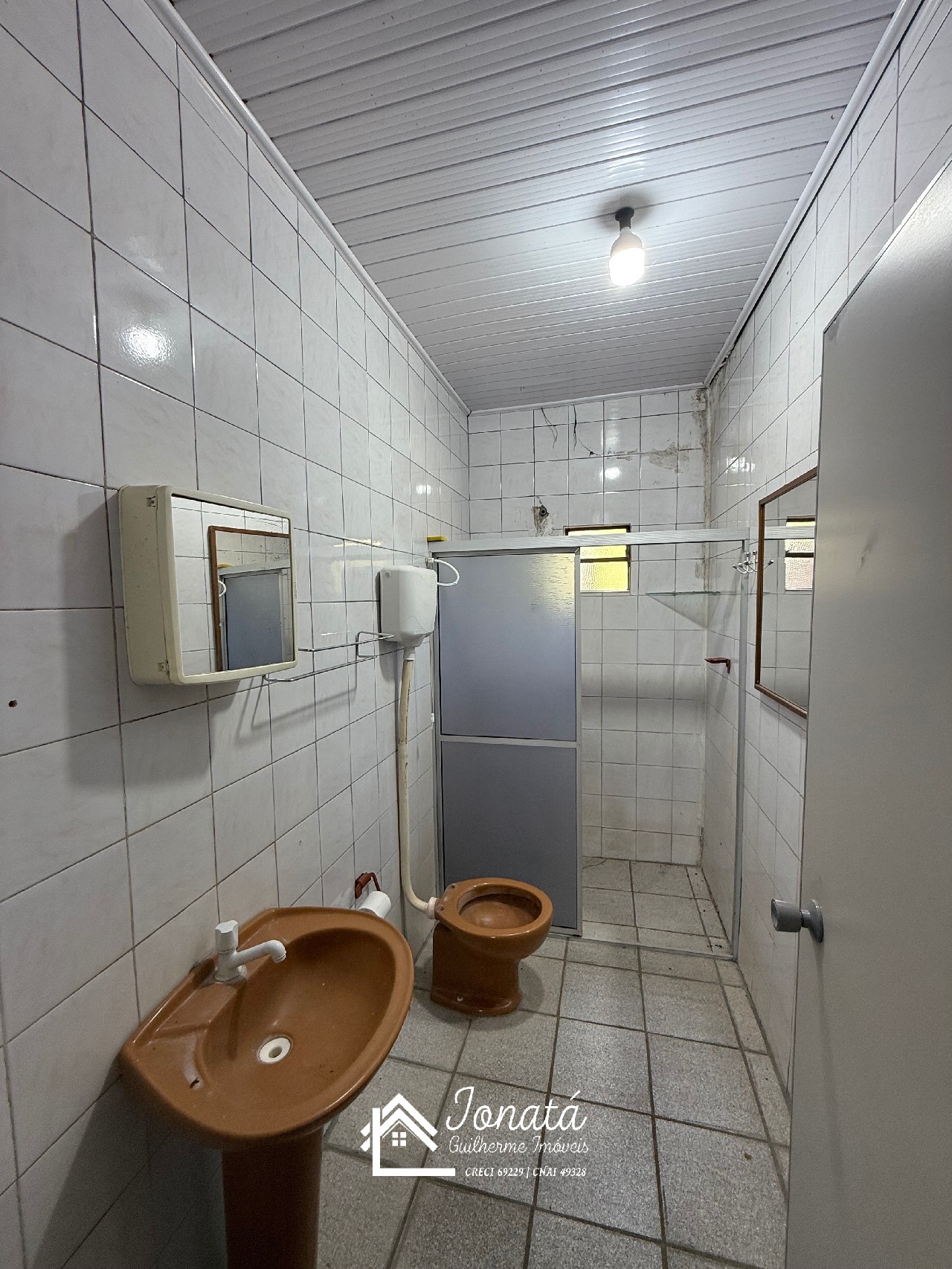 Imperdível oportunidade de adquirir casa com 3 quartos e 2 v