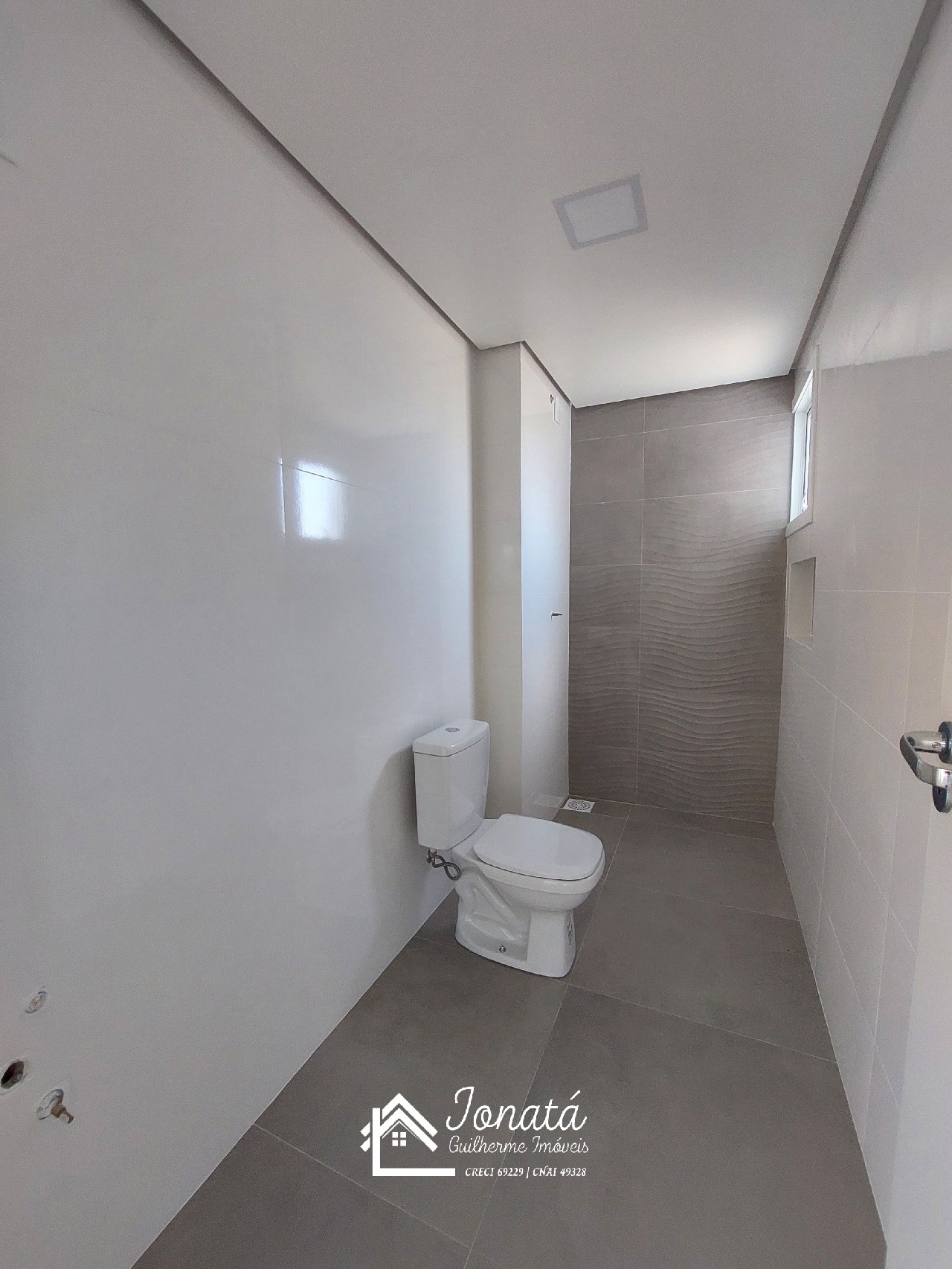 Apartamento à venda em Feliz-RS, bairro Matiel: 2 quartos, 1 suíte, 1 sala, 1 banheiro, 1 vaga de garagem, 93,12m². Venha conferir!