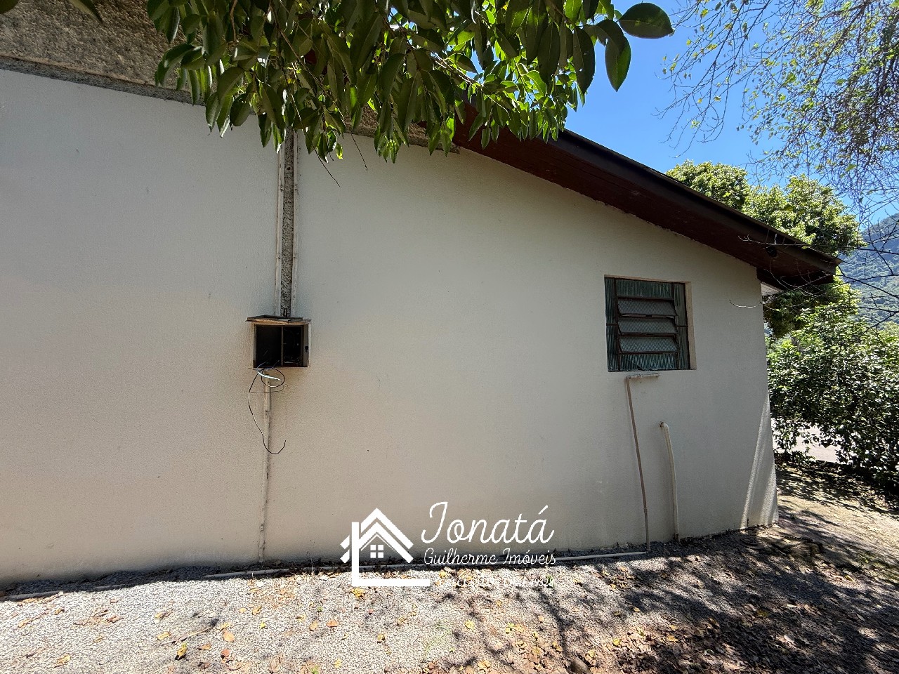 Imperdível oportunidade de adquirir casa com 3 quartos e 2 v