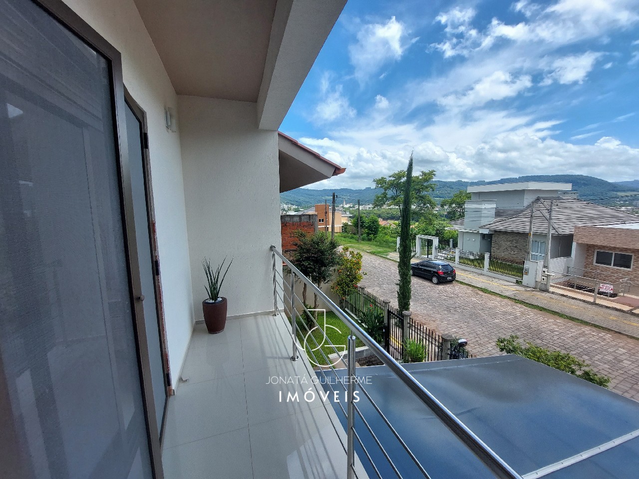 Imperdível casa à venda em Feliz-RS, bairro Matiel: 5 quartos, 1 suíte, 2 salas, 4 banheiros, 2 vagas de garagem, 384m²