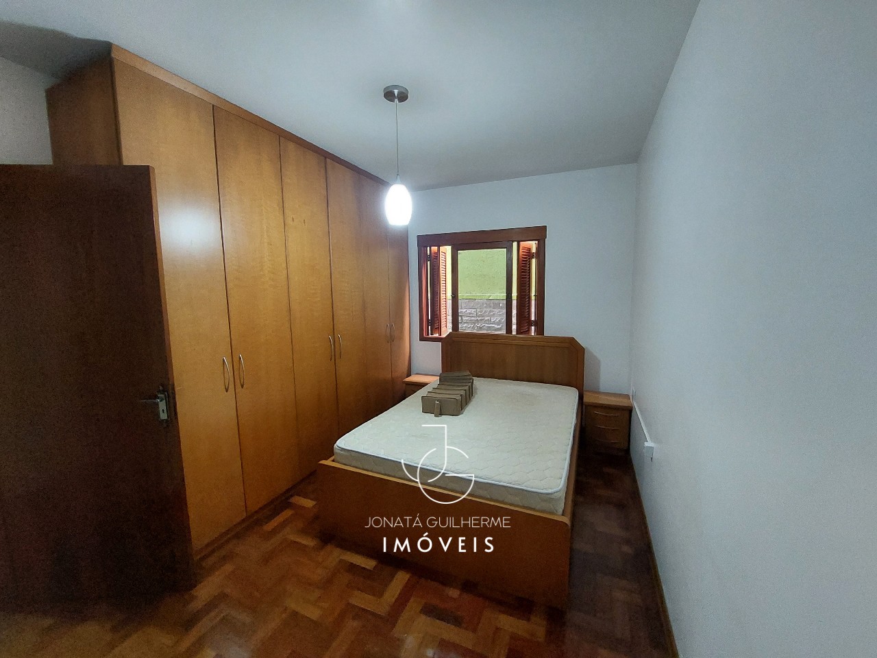 Imperdível casa à venda em Feliz-RS, bairro Matiel: 5 quartos, 1 suíte, 2 salas, 4 banheiros, 2 vagas de garagem, 384m²