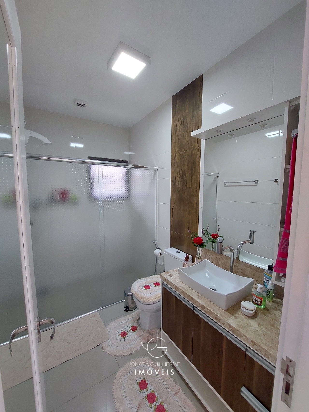 Imperdível casa à venda em Feliz-RS, bairro Matiel: 5 quartos, 1 suíte, 2 salas, 4 banheiros, 2 vagas de garagem, 384m²