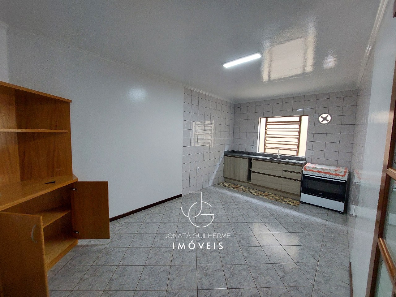 Imperdível casa à venda em Feliz-RS, bairro Matiel: 5 quartos, 1 suíte, 2 salas, 4 banheiros, 2 vagas de garagem, 384m²