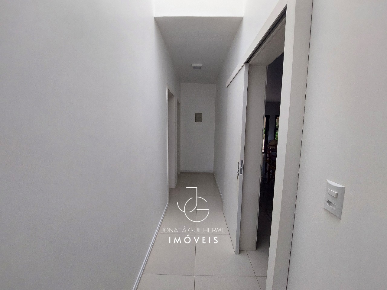 Imperdível casa à venda em Feliz-RS, bairro Matiel: 5 quartos, 1 suíte, 2 salas, 4 banheiros, 2 vagas de garagem, 384m²