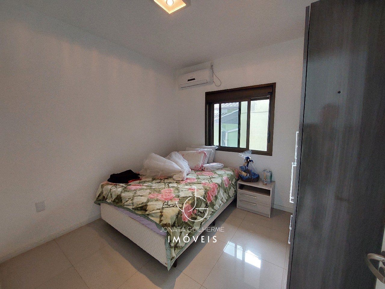 Imperdível casa à venda em Feliz-RS, bairro Matiel: 5 quartos, 1 suíte, 2 salas, 4 banheiros, 2 vagas de garagem, 384m²