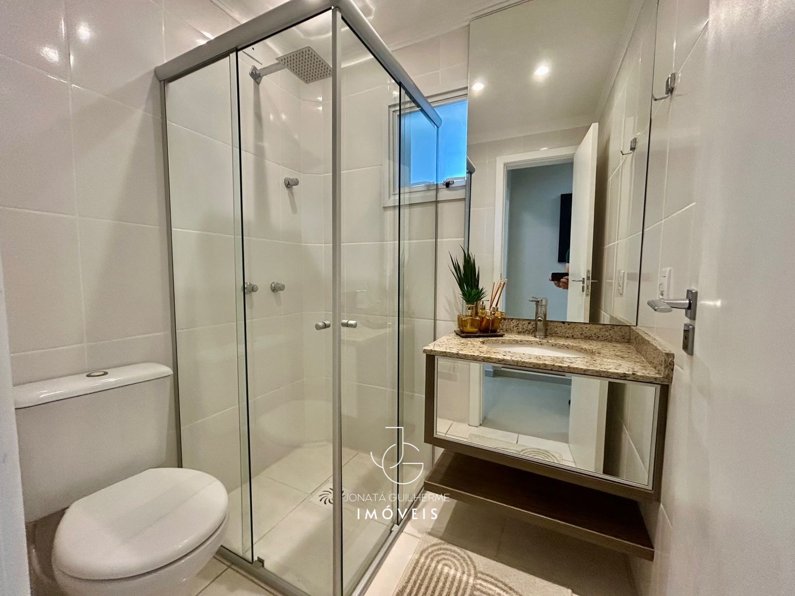 Apartamento de 3 quartos com suíte e vaga de garagem na zona
