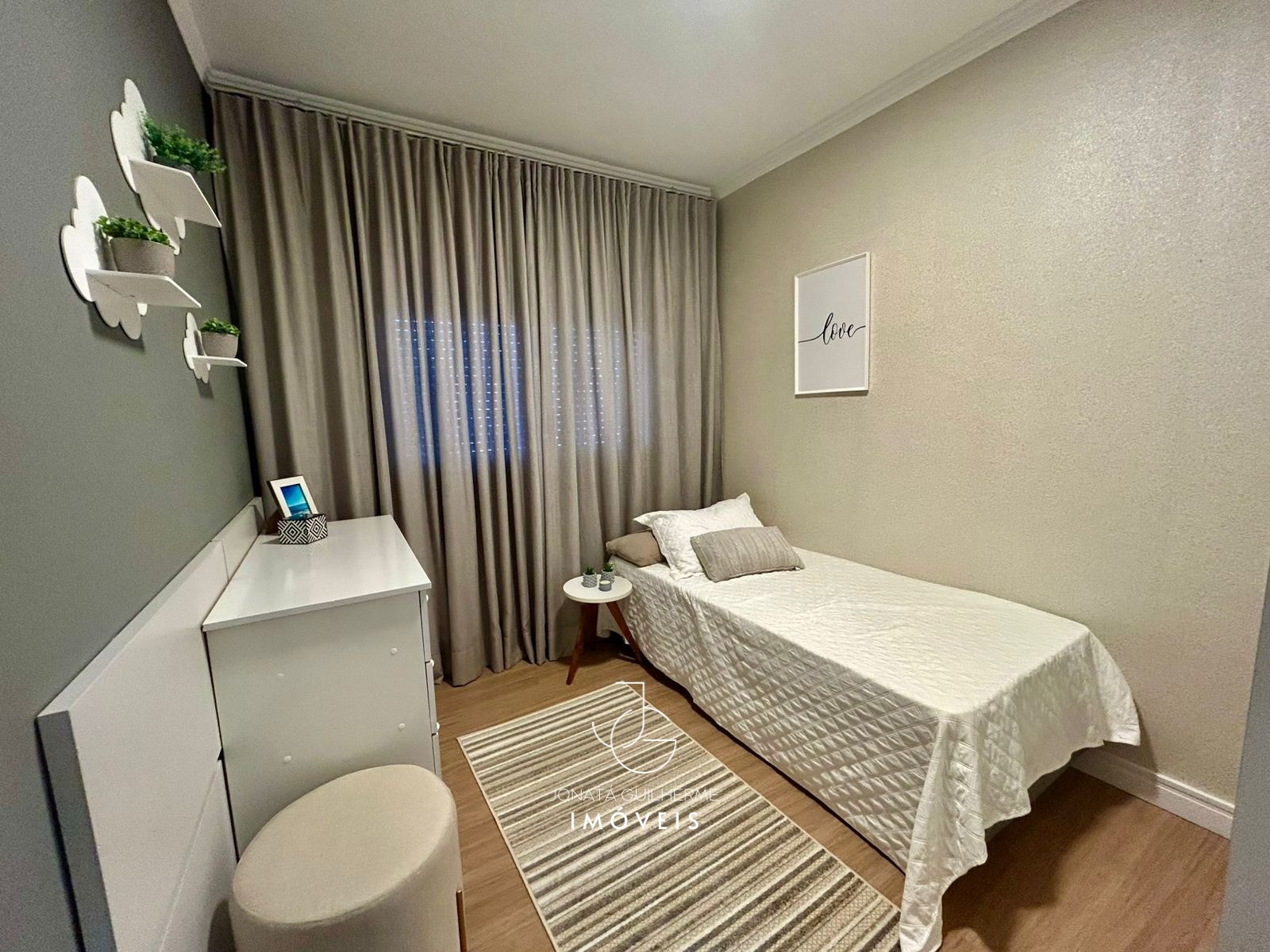 Apartamento de 3 quartos com suíte e vaga de garagem na zona