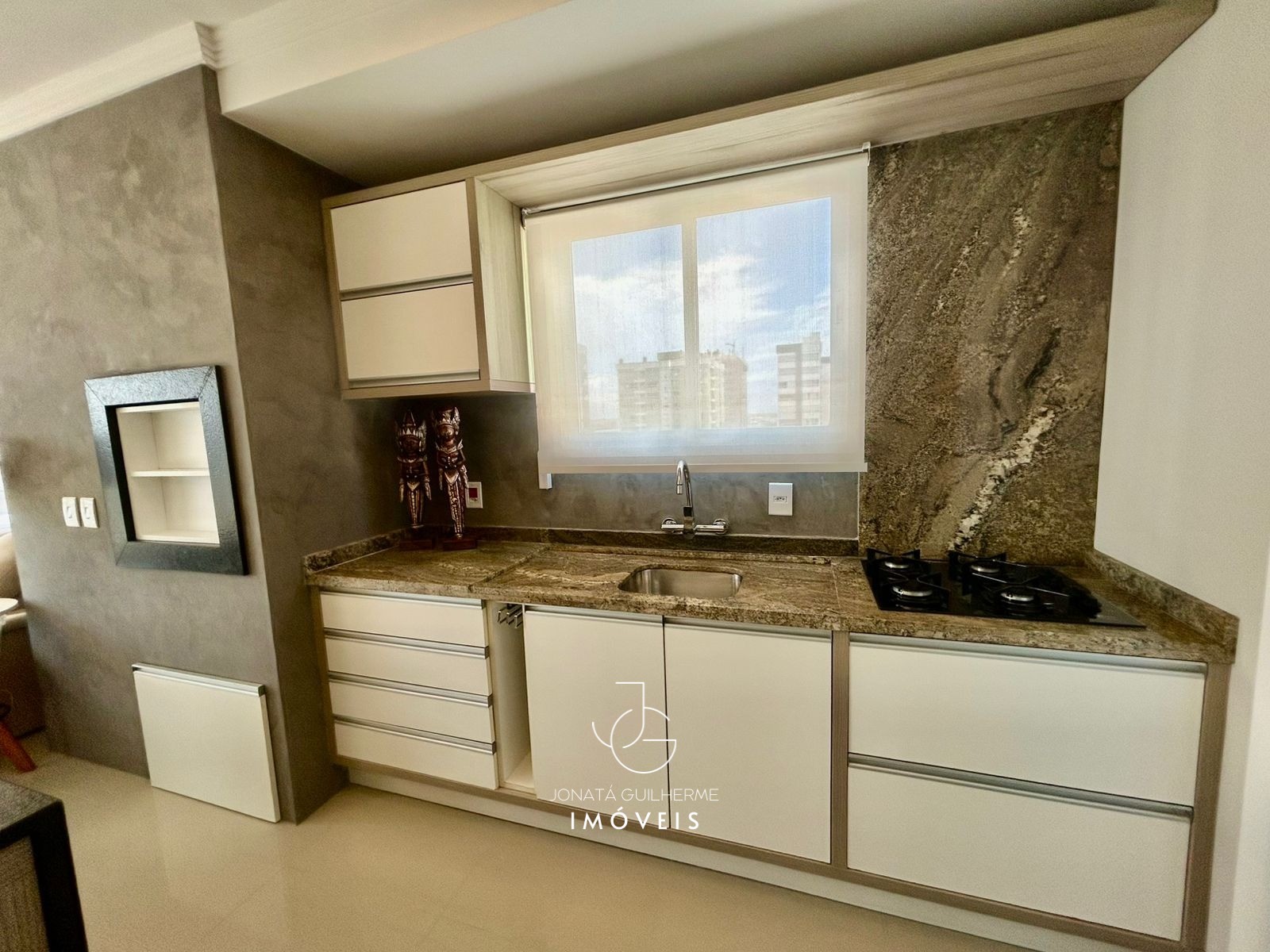 Apartamento de 3 quartos com suíte e vaga de garagem na zona