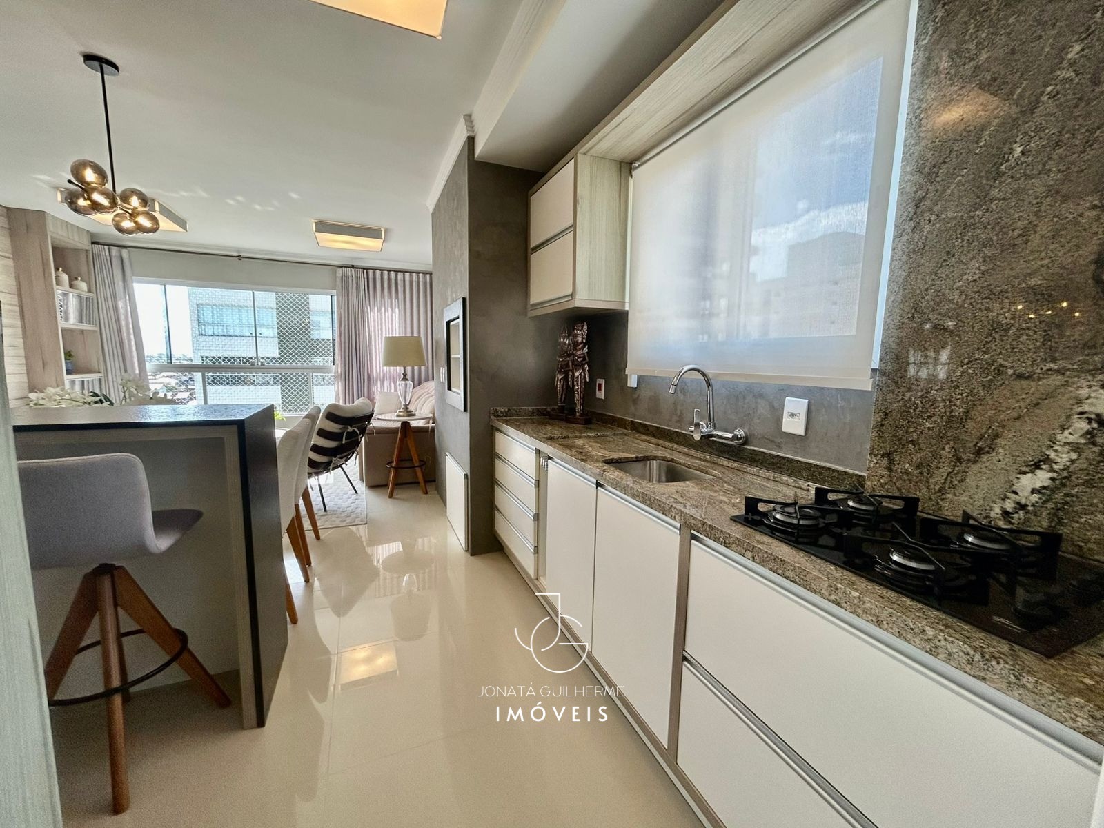 Apartamento de 3 quartos com suíte e vaga de garagem na zona