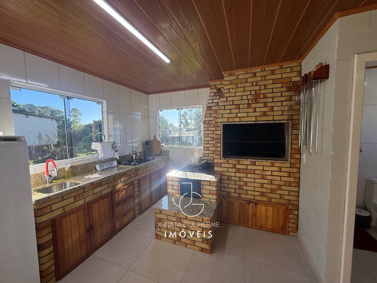 Oportunidade única: Sítio à venda em Feliz-RS, bairro Morro das Batatas, com 1 quarto, 1 sala, 1 banheiro e 40.000m² de área.