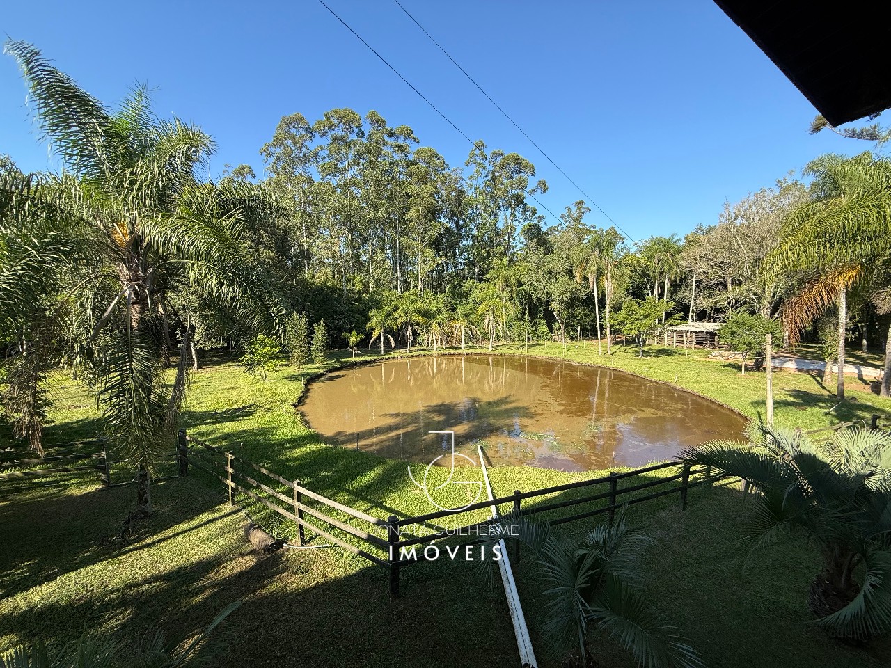 Casa à venda em Feliz-RS, bairro Vila Rica: 2 quartos, 1 suíte, 1 sala, 3 banheiros, 1 vaga de garagem, 280m² de área.