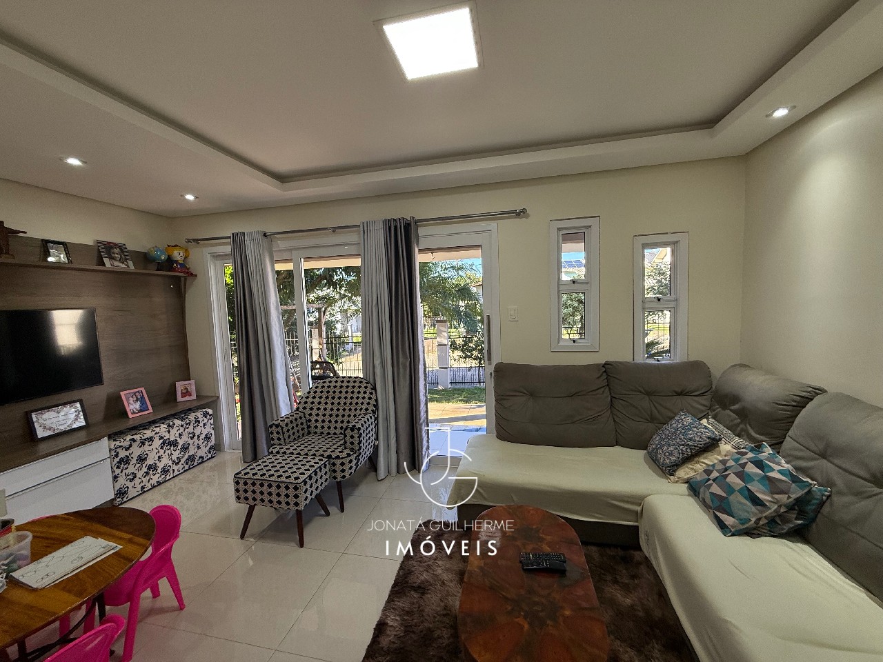Imóvel de Alto Padrão à Venda em Feliz-RS: Casa na Vila Rica com 3 quartos, 1 sala, 2 banheiros, 3 vagas de garagem, 103,50 m².