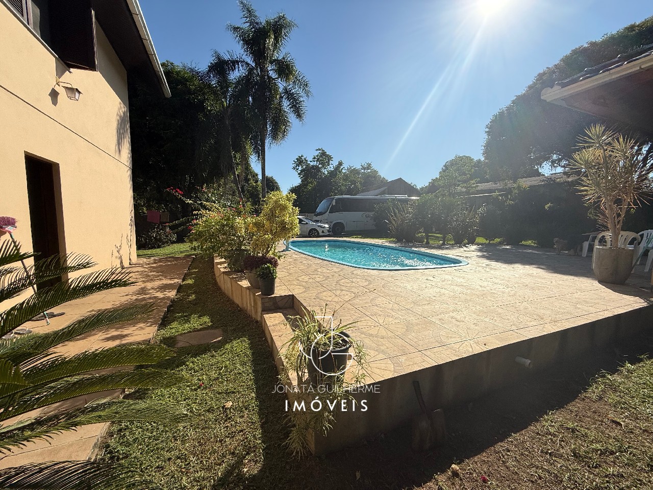 Casa à venda em Feliz-RS, bairro Vila Rica: 2 quartos, 1 suíte, 1 sala, 3 banheiros, 1 vaga de garagem, 280m² de área.