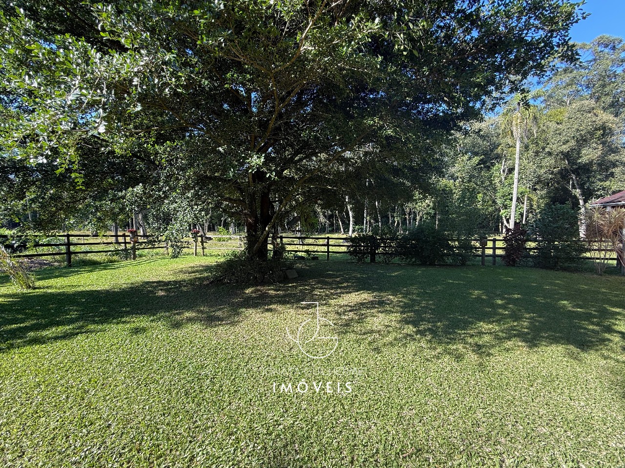 Casa à venda em Feliz-RS, bairro Vila Rica: 2 quartos, 1 suíte, 1 sala, 3 banheiros, 1 vaga de garagem, 280m² de área.