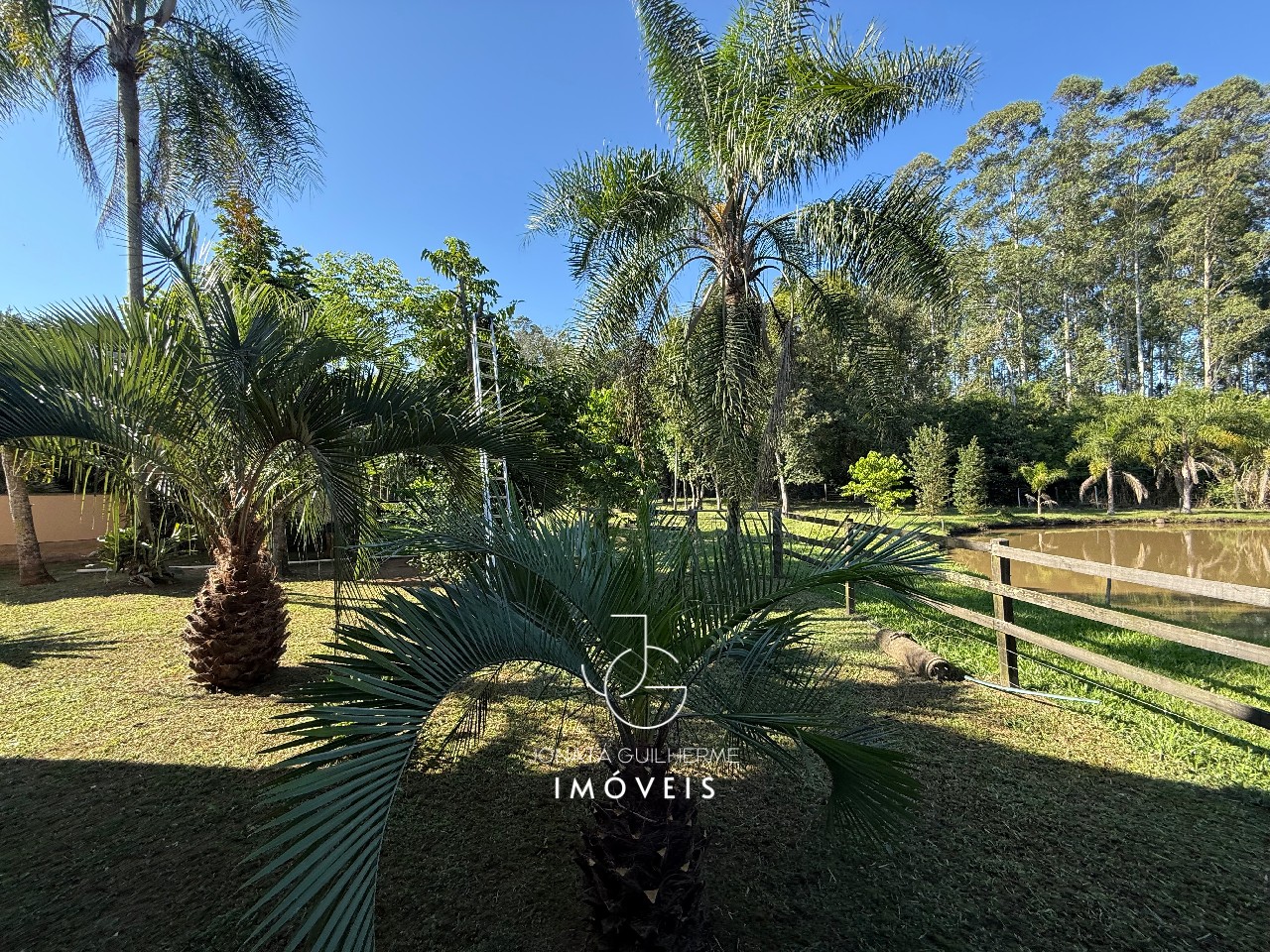 Casa à venda em Feliz-RS, bairro Vila Rica: 2 quartos, 1 suíte, 1 sala, 3 banheiros, 1 vaga de garagem, 280m² de área.