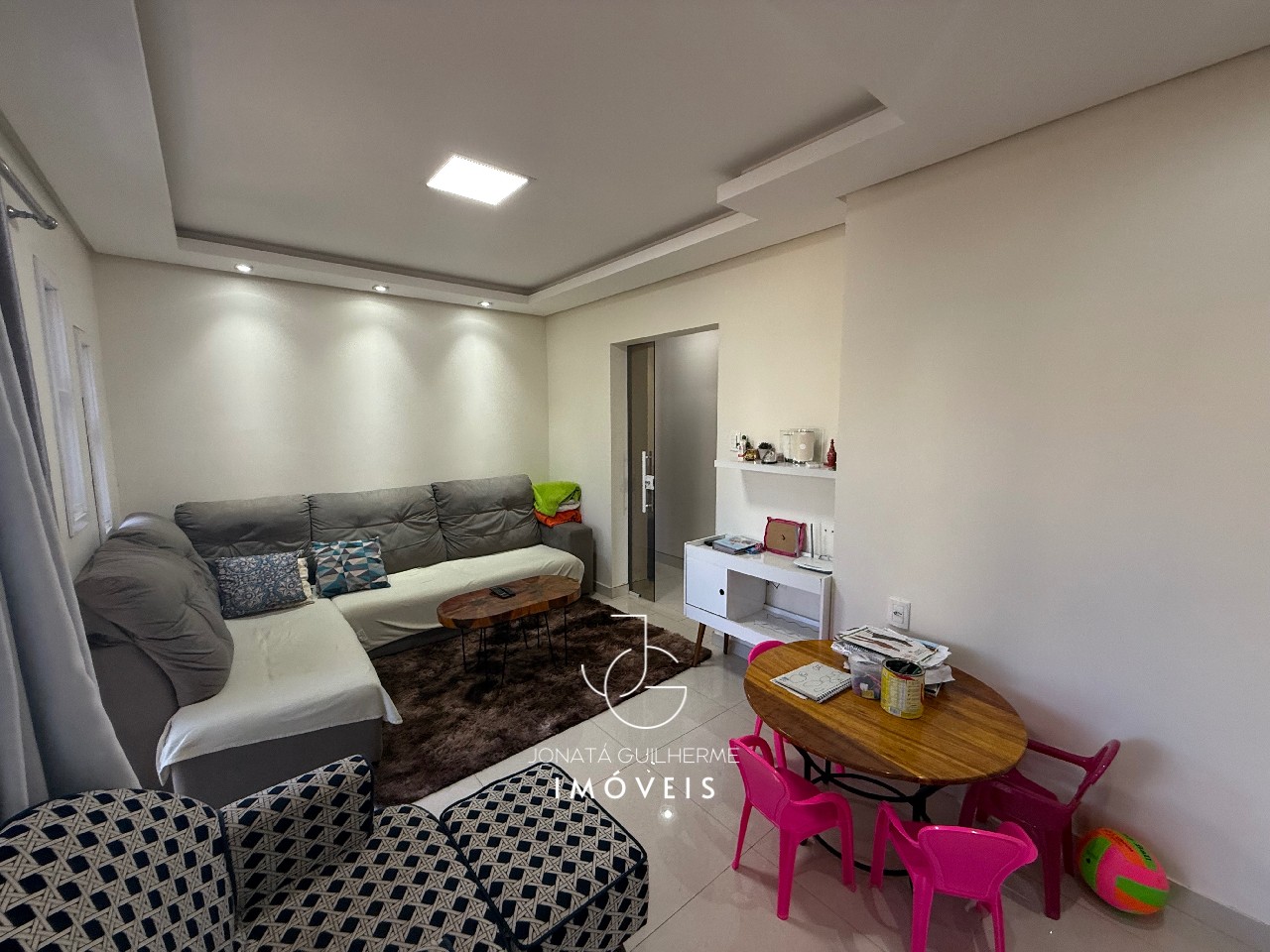 Imóvel de Alto Padrão à Venda em Feliz-RS: Casa na Vila Rica com 3 quartos, 1 sala, 2 banheiros, 3 vagas de garagem, 103,50 m².