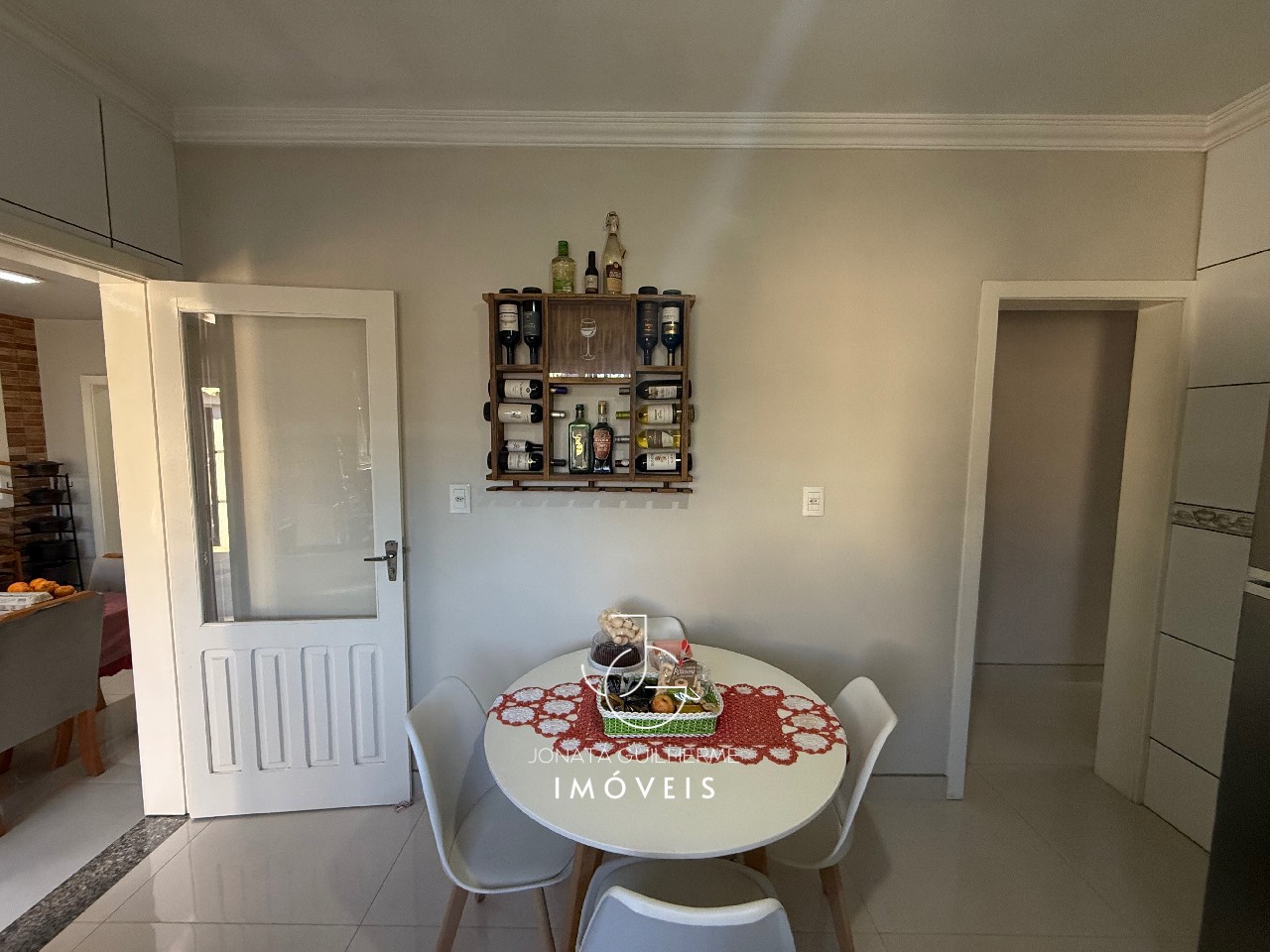 Imóvel de Alto Padrão à Venda em Feliz-RS: Casa na Vila Rica com 3 quartos, 1 sala, 2 banheiros, 3 vagas de garagem, 103,50 m².